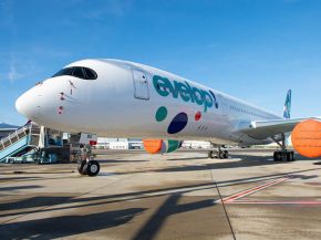 Le premier Airbus A350-900 commandé par la compagnie aérienne Evelop Airlines est sorti des ateliers peinture de Toulouse, avant