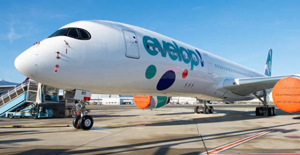 Le premier Airbus A350-900 commandé par la compagnie aérienne Evelop Airlines est sorti des ateliers peinture de Toulouse, avant