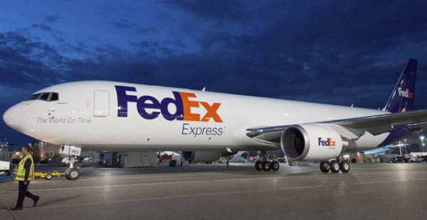 
Un avion 757-200 de FedEx a dérapé hors de la piste lors d un atterrissage forcé dans un aéroport du Tennessee (Chattanooga) 