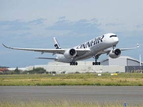 
La compagnie aérienne Finnair propose désormais une couverture d’assurance de la Covid-19 gratuite pour les passagers au dép