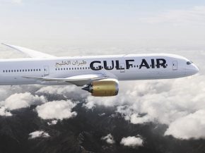 Le premier des dix Boeing 787-9 Dreamliner commandés fermes par la compagnie aérienne Gulf Air a présenté sa nouvelle livrée 