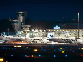 
Les voyageurs étrangers non vaccinés contre la Covid-19 ne peuvent plus entrer en Finlande depuis mardi, le gouvernement ayant 