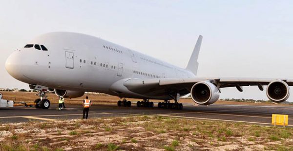 Le premier Airbus A380 d’occasion a été officiellement remis à la société de leasing Hi Fly, qui devient le quatrième opé