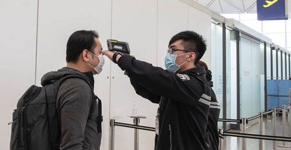 
Depuis vendredi, Hong Kong réduit à une semaine la période pendant laquelle sont suspendus les vols internationaux transportan