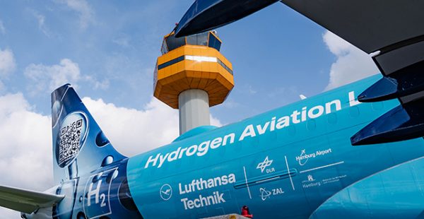 
Un Airbus A320 de la compagnie aérienne Lufthansa a été transformé en laboratoire pour tester la maintenance et les processus