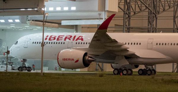 Le premier Airbus A350-900 de la compagnie aérienne Iberia a fait son rollout hier à Toulouse, avant sa livraison prévue fin ju