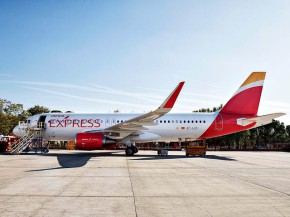 
Le conflit entre la compagnie aérienne low cost Iberia Express et un syndicat d’hôtesses de l’air et stewards continue, ave