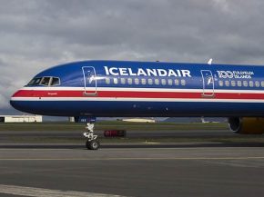 La compagnie aérienne Icelandair  dévoilé une livrée spéciale aux couleurs du drapeau national, pour célébrer le centi