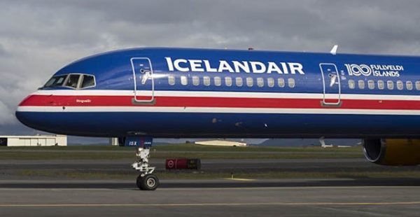 La compagnie aérienne Icelandair  dévoilé une livrée spéciale aux couleurs du drapeau national, pour célébrer le centi