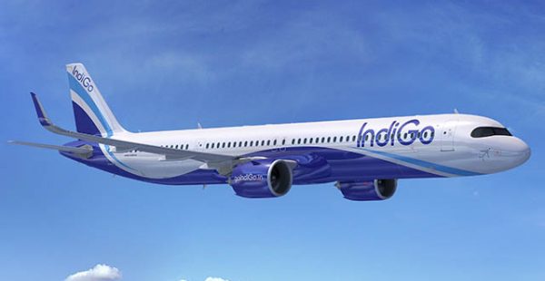 La compagnie aérienne low cost IndiGo a porté hier le total de ses commandes de monocouloirs remotorisés à 730, les 300 Airbus