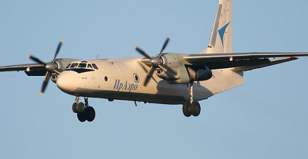 
La porte cargo d’un Antonov An-25 s’est détachée en plein vol, entrainant des bagages dans sa chute. Aucun passager ou memb