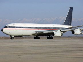 Un Boeing 707-320C cargo opérant pour l’Armée de l’Air iranienne s’est trompé d’aéroport lundi près de Téhéran et s