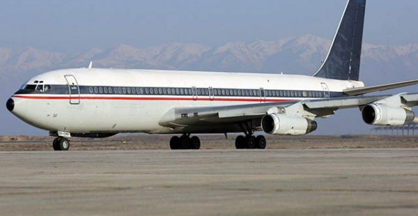 Un Boeing 707-320C cargo opérant pour l’Armée de l’Air iranienne s’est trompé d’aéroport lundi près de Téhéran et s