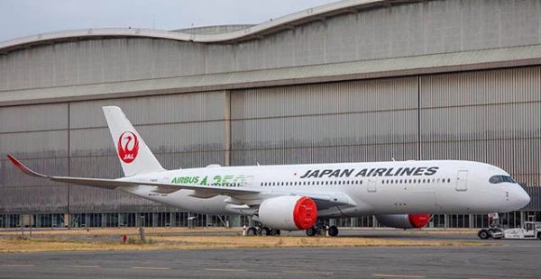 Le troisième Airbus A350-900 de la compagnie aérienne Japan Airlines, revêtu de sa livrée spéciale verte, s’est envolé pou