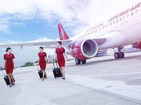 
Le vol inaugural de Shanghai à Athènes est arrivé à l aéroport international d Athènes le 2 avril, marquant l inauguration 