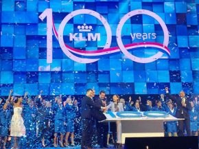 Plus ancienne compagnie aérienne au monde opérant sous son nom original, KLM Royal Dutch a célébré hier à Amsterdam son cent