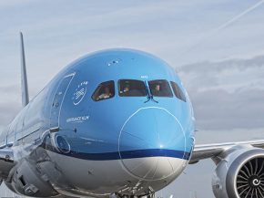 La compagnie aérienne KLM Royal Dutch Airlines a pris possession de son douzième Boeing 787-9 Dreamliner, baptisé Orchidée. Ai