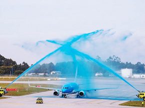 La compagnie arienne KLM Royal Dutch Airlines proposera cet hiver trois vols quotidiens entre Amsterdam et Marseille, en remplacem