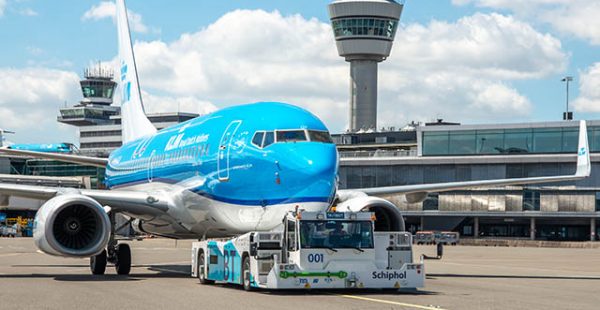 
KLM a annoncé hier qu elle allait supprimer 10 à 20 vols quotidiens vers des destinations européennes dans les prochaines sema