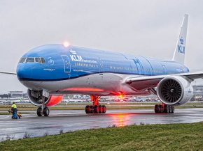 
Le corps d’un passager clandestin a été découvert lundi dans le train d’atterrissage d’un Boeing 777-200ER de la compagn