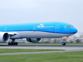 
Une collaboration spéciale entre KLM et Air France a débuté puisque des pilotes d Air France voleront à bord d un Boeing 777-