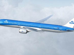 
Jusqu à 318 passagers d un vol KLM Royal Dutch Airlines reliant Amsterdam à Los Angeles (LAX) ont vécu lundi un vol frustrant 