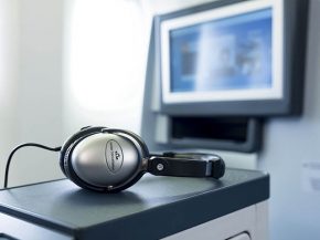 La compagnie aérienne KLM Royal Dutch Airlines diffuse désormais des films avec une description audio pour les passagers aveugle