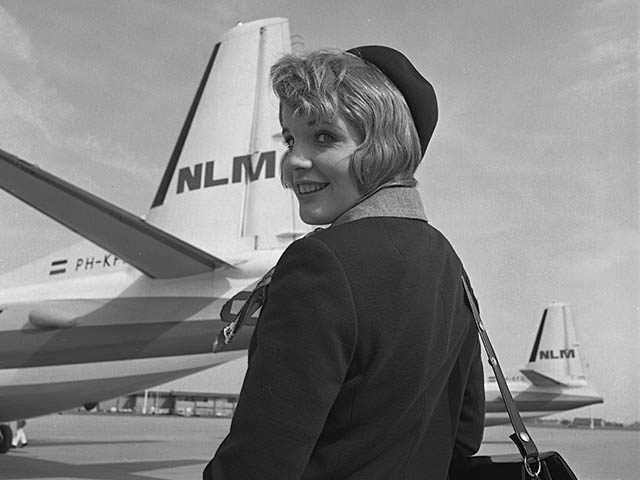 air-journal_klm-cityhopper-1960s-hotesse