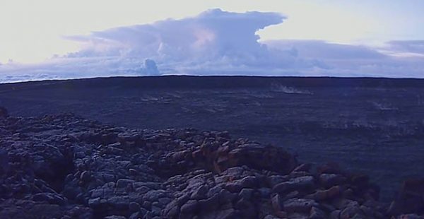 Un nuage de cendres projeté jeudi par le volcan Kilauea à une altitude de 9000 mètres ne pose pas encore de problème aux compa