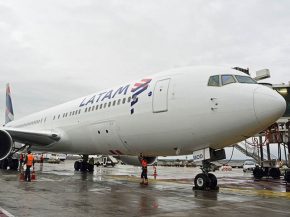 
Huit mois après l’arrêt de ses opérations pour cause de pandémie de Covid-19, la compagnie aérienne LATAM Argentina a offi