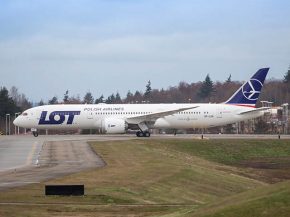 La compagnie aérienne LOT Polish Airlines a pris possession du premier des quatre Boeing 787-9 Dreamliner attendus, qui rejoint l