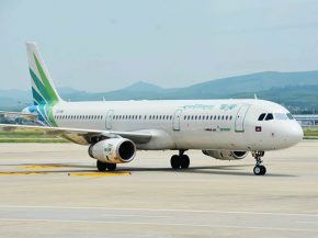 Un homme est décédé après avoir fait une chute d’environ 30  mètres depuis le train d’atterrissage d’un avion de l