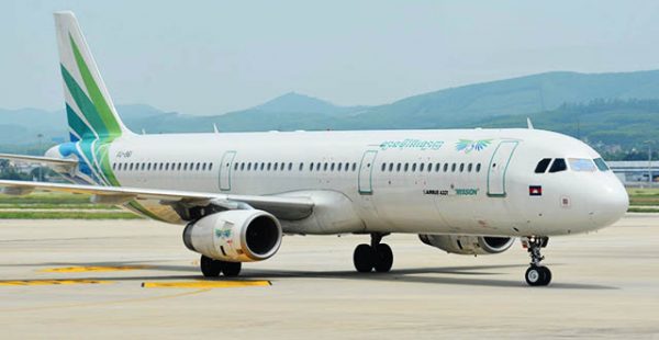 Un homme est décédé après avoir fait une chute d’environ 30  mètres depuis le train d’atterrissage d’un avion de l