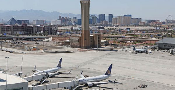 Derek Stevens a lancé mercredi la campagne   Keep America Flying », offrant à 1000 Américains la possibilité de vo