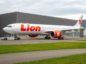 Le premier Airbus A330-900 de la compagnie aérienne Lion Air est sorti des ateliers peintures à Toulouse, où celui de Delta Air
