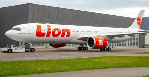 Le premier Airbus A330-900 de la compagnie aérienne Lion Air est sorti des ateliers peintures à Toulouse, où celui de Delta Air