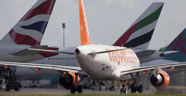 
EasyJet devrait restituer   l équivalent de trois avions » correspondant aux créneaux cédés à l aéroport de Londres Gatwi
