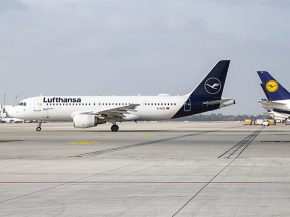 La compagnie aérienne Lufthansa va louer cet été deux Airbus A220 avec leurs équipages chez airBaltic pour renforcer sa flotte