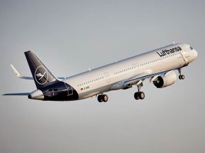 
La compagnie aérienne Lufthansa teste un nouveau service qui permet aux passagers de compenser les émissions de CO2 de leur voy