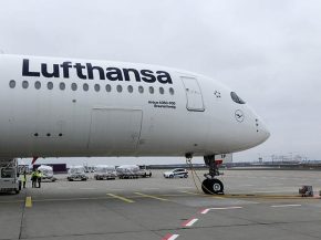
Un Airbus A350-900 de la compagnie aérienne Lufthansa s’est envolé de Hambourg à destination des îles Falkland, transportan