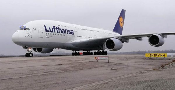 
Un deuxième Airbus A380 de la compagnie aérienne Lufthansa a quitté les installations de Tarmac Aerosave a Teruel avant sa rem