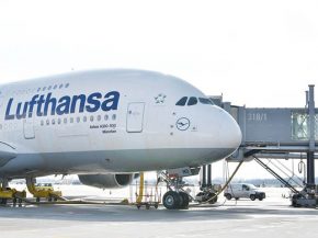 La compagnie aérienne allemande Lufthansa cherche à poursuivre en justice un passager qui aurait délibérément réservé un bi
