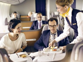 La compagnie aérienne Lufthansa fait face ce jeudi à une grève des employés du catering chez LSG Skychefs, qui limitera la res