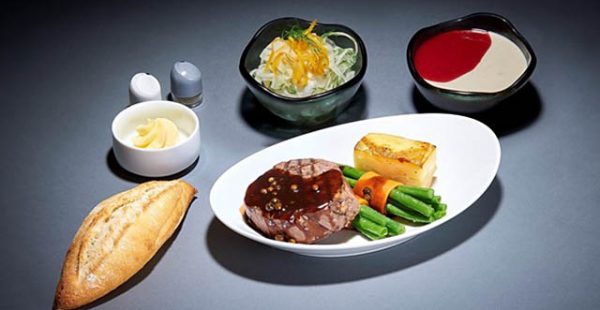 La compagnie aérienne Lufthansa proposera cet été aux passagers des classes Premium et Economie une sélection de sept repas  