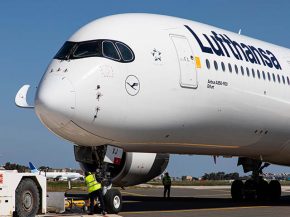 
La compagnie allemande Lufthansa modernise les cabines sur ses long-courriers avec une nouvelle gamme entièrement revue et moder