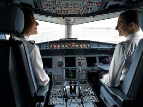 
Lufthansa Group a annoncé vendredi qu il ne licencierait finalement pas de pilotes, après le  succès» d un programme de dép