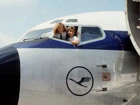 En août 1988, Nicola Lisy et Evi Hetzmannseder prennaient leurs fonctions de premières femmes pilotes de Lufthansa. Trente ans p
