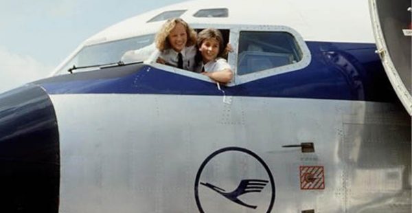 En août 1988, Nicola Lisy et Evi Hetzmannseder prennaient leurs fonctions de premières femmes pilotes de Lufthansa. Trente ans p