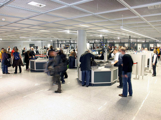 Francfort : un nouveau scanner de sécurité permet aux passagers de passer le portique sans s'arrêter 8 Air Journal