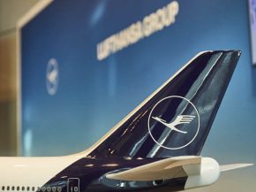 
Lufthansa Group a annoncé la vente de sa filiale d avitaillement LSG, qui emploie 19 000 personnes dans le monde, au fonds d inv